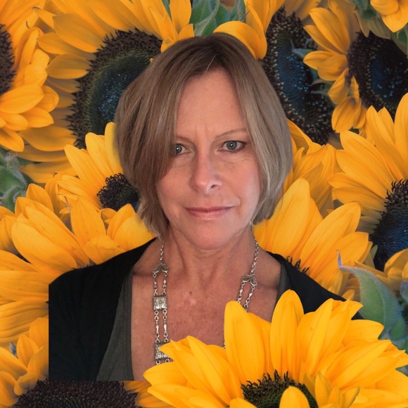 Welcome to my Closet🌻 - Picture 1 of 2